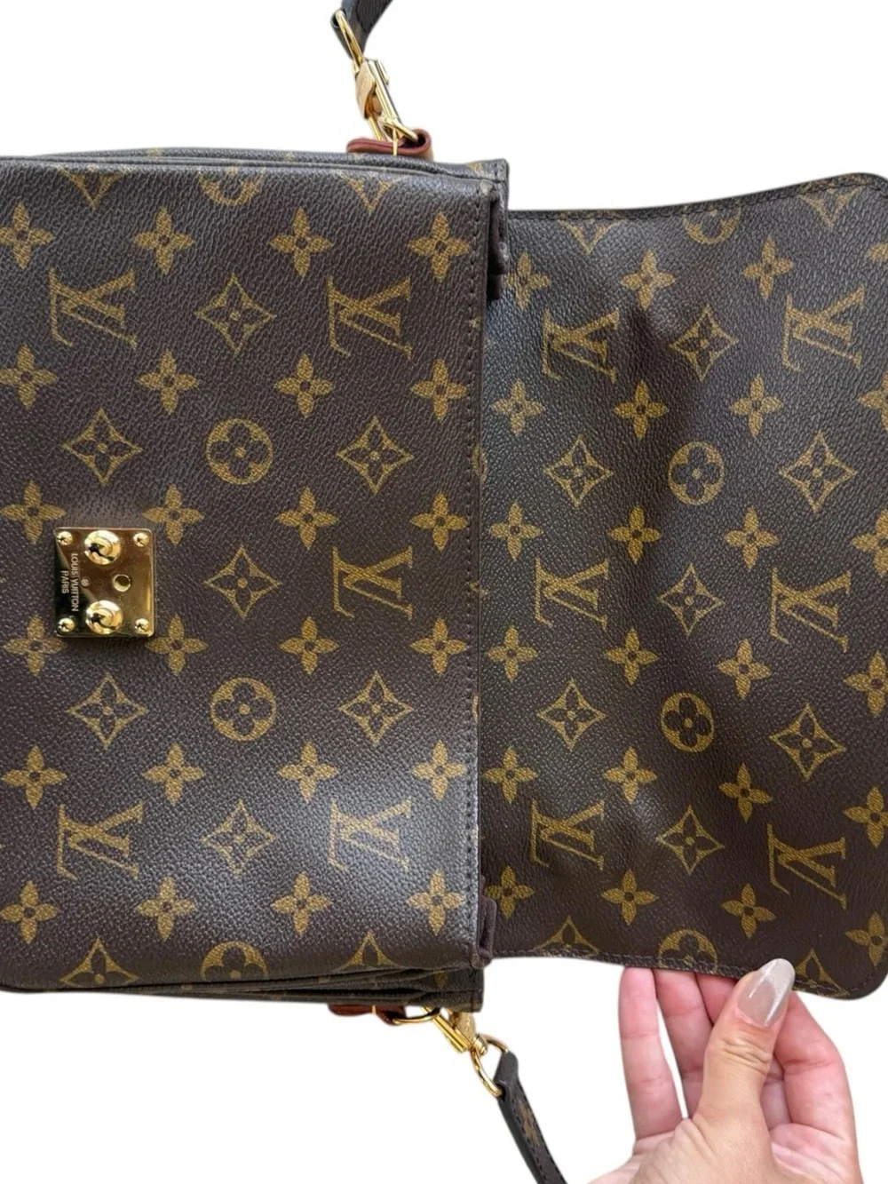 Louis Vuitton Pochette Metis Monogram